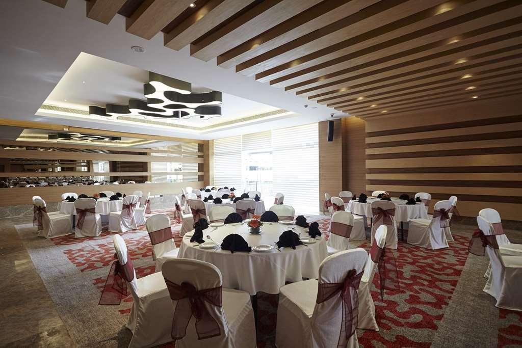 Turyaa Chennai - Omr It Expressway Otel Restoran fotoğraf